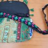 Bolsa indiana Banjara 100% bordada a mão verde claro e coloridos