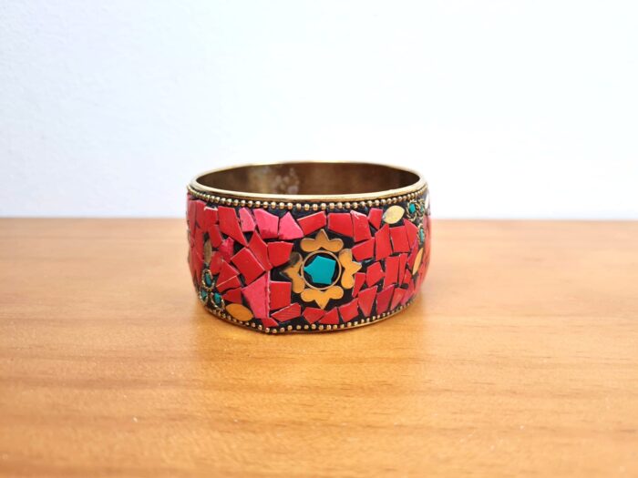 bracelete indiano de metal mosaico de pedras coral e turquesa