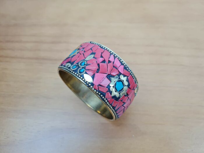 Bracelete indiano dourado com pedrarias coral e turquesa