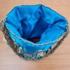 Bolsa indiana de saco cetim bordado e espelhos azul com dourado
