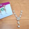 Conjunto de colar e brincos indianos de strass com pérolas (floral)