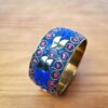 Bracelete indiano dourado com pedrarias lapis lazuli e coral