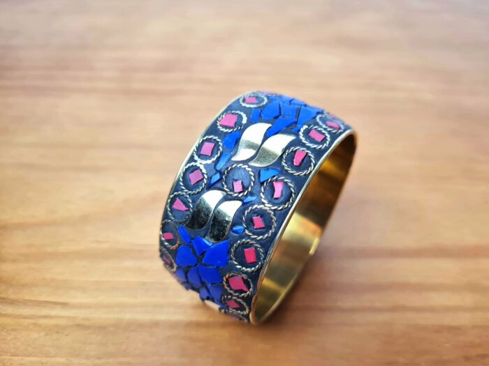 Bracelete indiano dourado com pedrarias lapis lazuli e coral