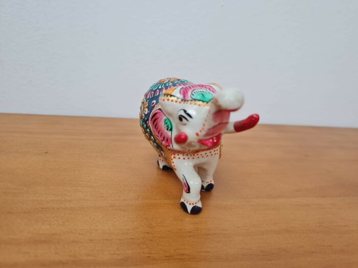 Elefante de metal esmaltado com técnica Cloisonné branco azul color 10cm