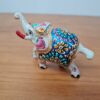 Elefante de metal esmaltado com técnica Cloisonné branco azul color 10cm