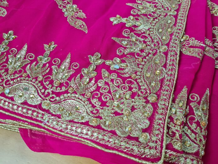 Sari indiano de seda luxuoso para noivas pink e dourado bordado e pedrarias