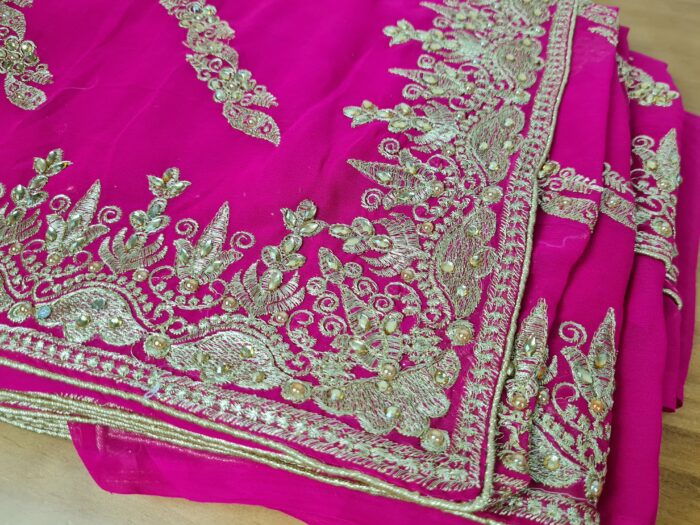 Sari indiano de seda luxuoso para noivas pink e dourado bordado e pedrarias
