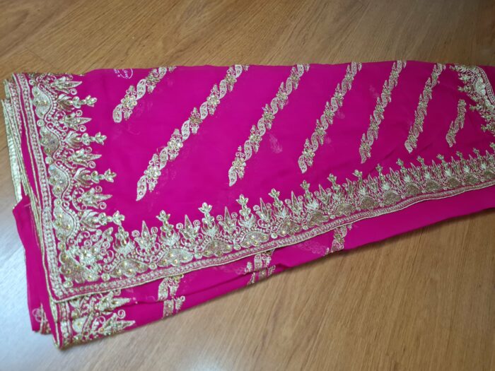 Sari indiano de seda luxuoso para noivas pink e dourado bordado e pedrarias