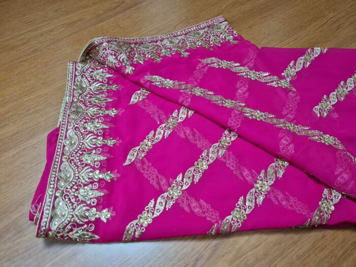 Sari indiano de seda luxuoso para noivas pink e dourado bordado e pedrarias