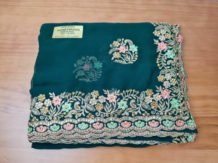 SAREE LUXUOSO INDIANO VERDE ESCURO COM BORDADOS EM CORES SUTIS COMO ROSÉ, VERDE MAIS CLARO E DOURADO