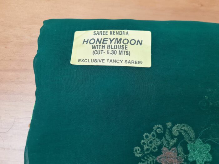 Sari indiano de seda luxuoso verde e dourado bordado e pedrarias