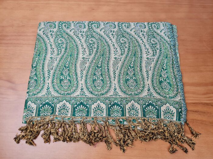 Echarpe indiana algodão com viscose dupla face estampa de arabescos verde e bege