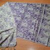 Echarpe indiana algodão com viscose dupla face estampa de arabescos roxo e bege