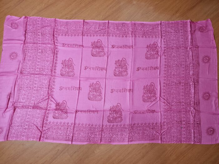 lenço indiano usado como manto de oração com estampa de Shiva rosa