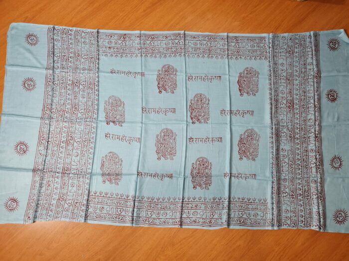 lenço indiano usado como manto de oração com estampa de Ganesha azul claro