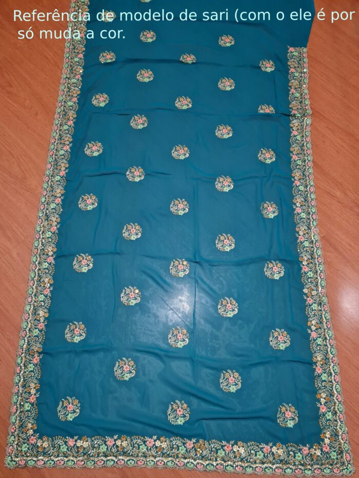 Sari indiano de seda luxuoso verde e dourado bordado e pedrarias