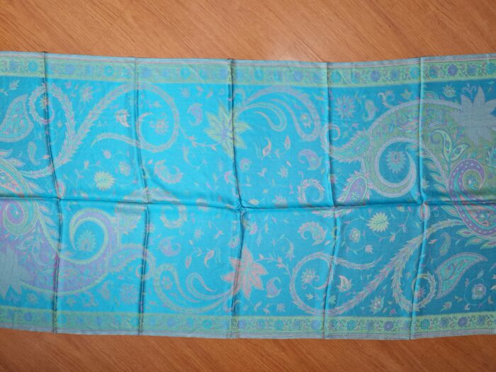 lenço indiano de viscose com lindo brilho do tecido, em dupla face estampa paisley clássica