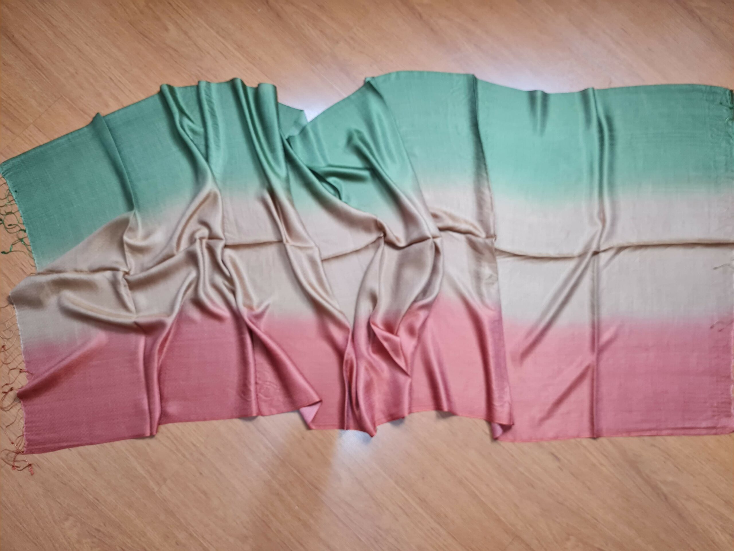 Echarpe indiana de viscose brilhante tricolor