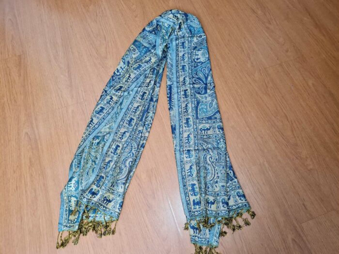 Echarpe indiana algodão com viscose dupla face estampa de arabescos azul e verde