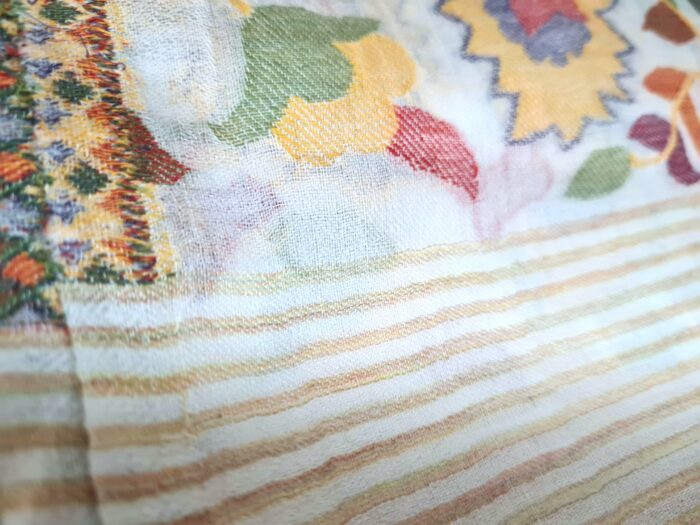 Pashimina indiana de cashmere estampa floral listrada amarela