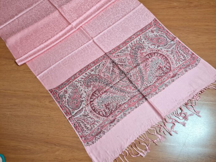 Pashimina indiana estampada de viscose com faixas estampadas paisley rosa