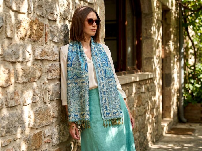 Echarpe indiana algodão com viscose dupla face estampa de arabescos azul e verde