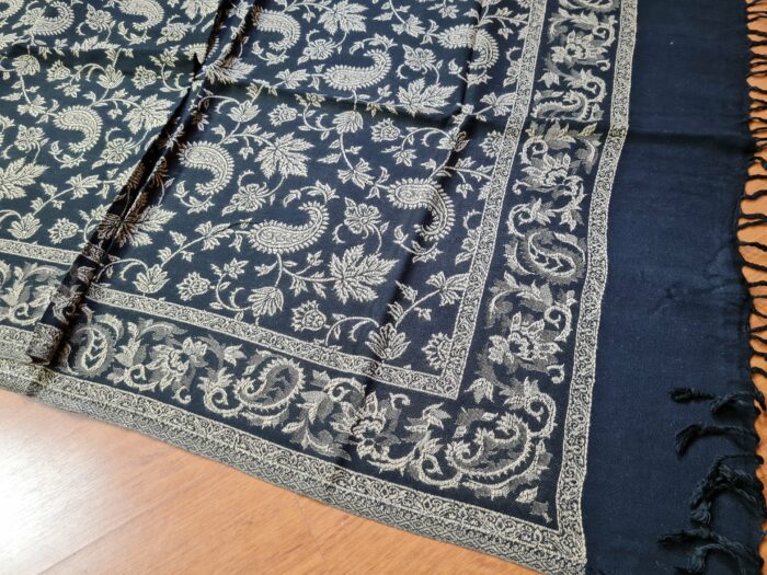 Echarpe indiana dupla face estampa Paisley preto e bege