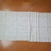lenço indiano tipo echarpe de viscose com algodão macio, estampa paisley clássica creme e dourado (ocre com brilho)