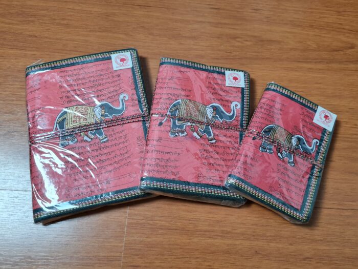 Kit com 3 cadernos indianos artesanais estampa de elefante coral e dourado