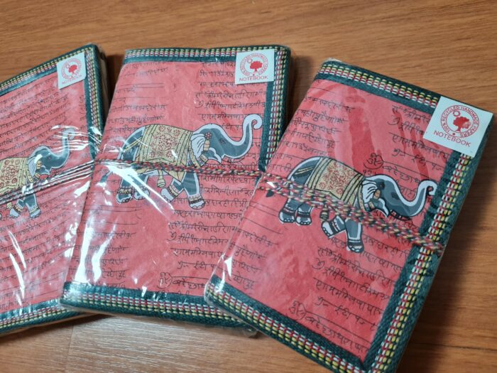 Kit com 3 cadernos indianos artesanais estampa de elefante coral