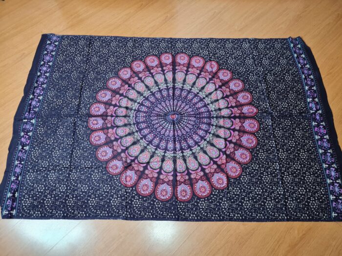 Panô indiano de algodão e viscose estampa de mandala marinho e roxo 1,70m