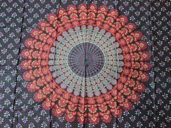 Canga indiana de algodão e viscose estampa de mandala marinho coral e lilás 1,70m