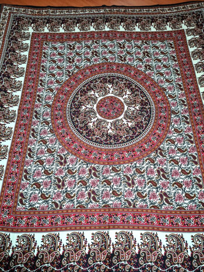 Colcha indiana ou painel decorativo Mandala preto bege e vinho (2,40m x 2,10m)