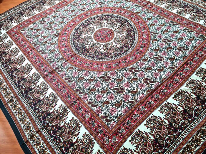 Colcha indiana com estampa de mandala, feito em algodão com, para usar na cama, sofá ou decoração.