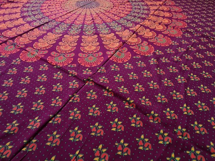 Colcha indiana ou painel decorativo Mandala uva e cores quentes (2,40m x 2,10m)