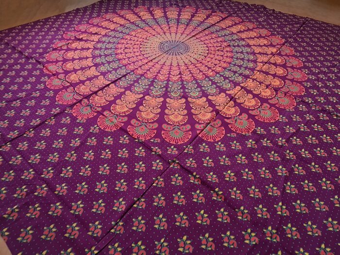 Colcha indiana ou painel decorativo Mandala uva e cores quentes (2,40m x 2,10m)
