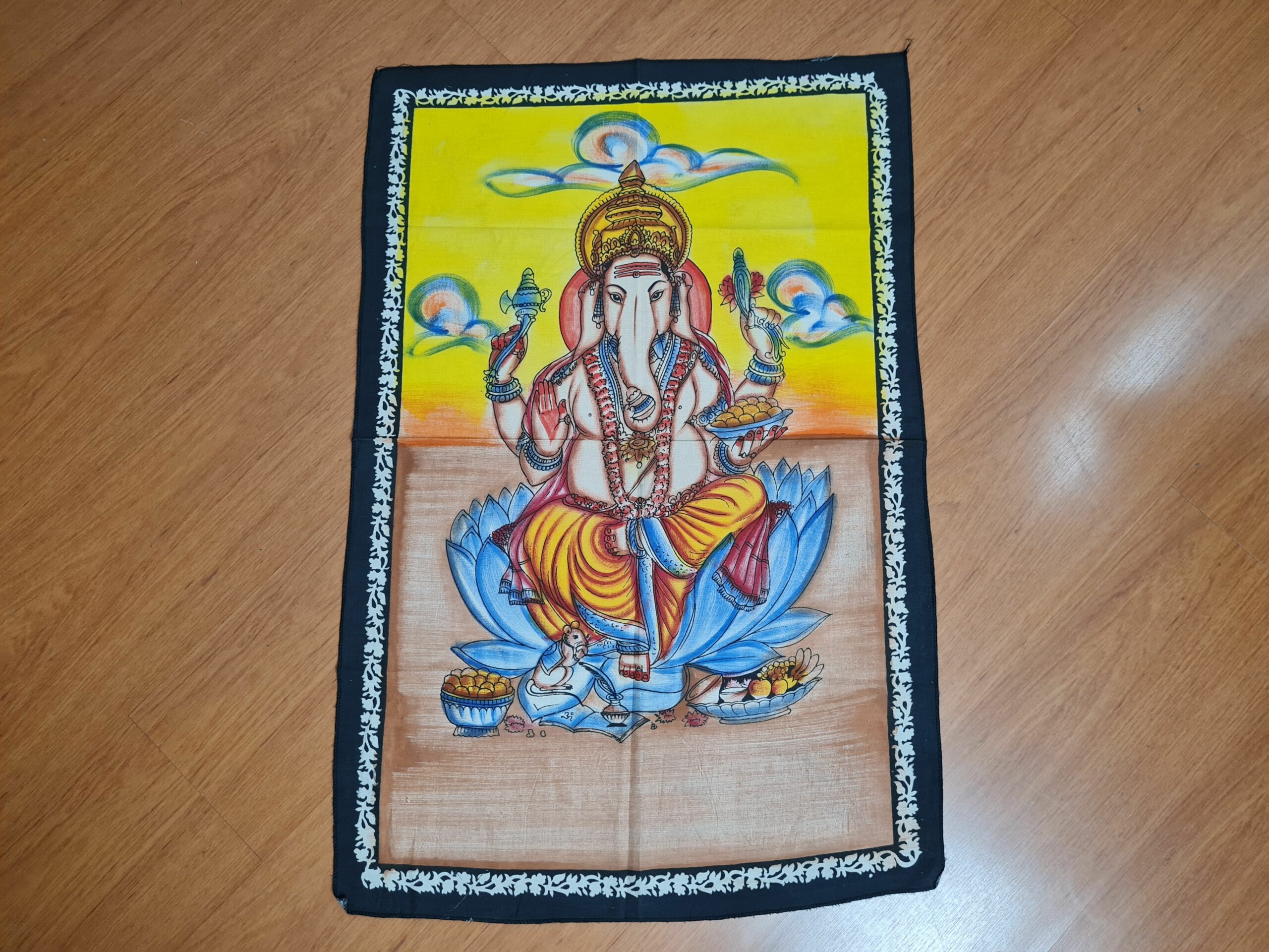 Tecido indiano com estampa do Deus Ganesha. O trabalho é artesanal e de coleção rara. Fica lindo enquadrado! Tamanho 90cmx60cm