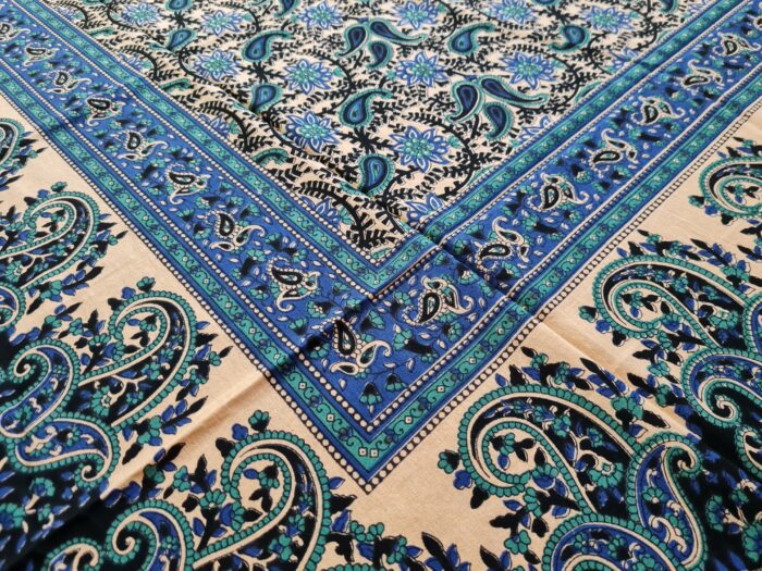 Colcha indiana ou painel decorativo Mandala preto creme e azul (2,40m x 2,10m)