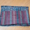 Pashmina indiana luxuosa original com estampas de paisleys e listras tons que mesclam preto "lavado" com cores diversas