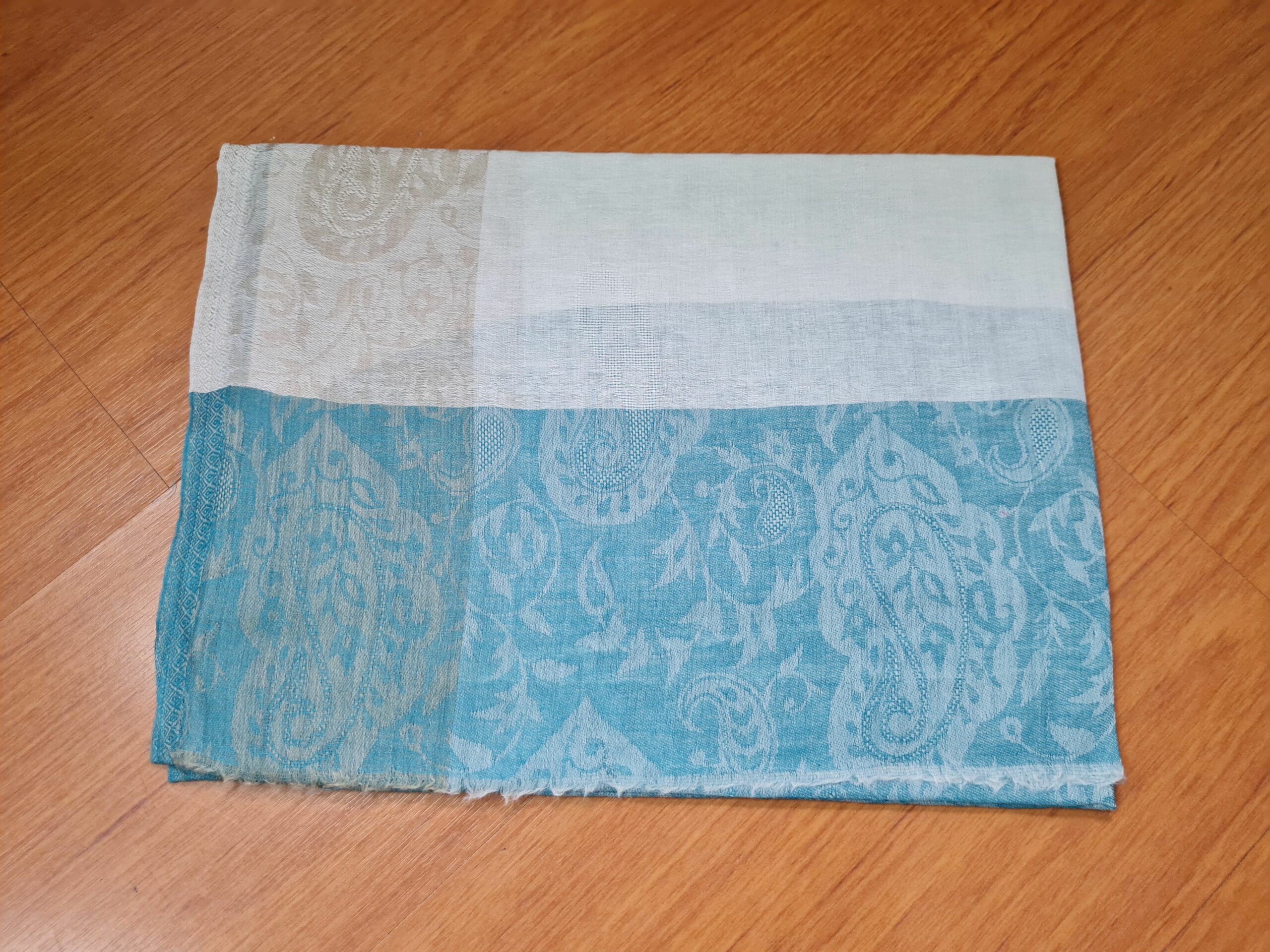 Pashimina indiana de cashmere estampa paisleys de creme e turquesa