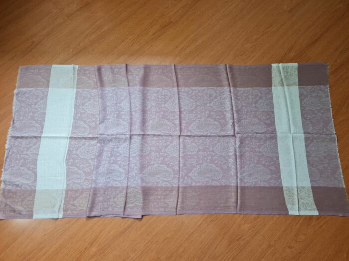 Pashimina indiana de cashmere estampa paisleys de creme e lilás
