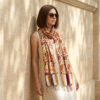 Echarpe indiana estampa paisley de viscose ocre e coloridos