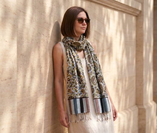 Echarpe indiana estampa paisley de viscose marrom e coloridos