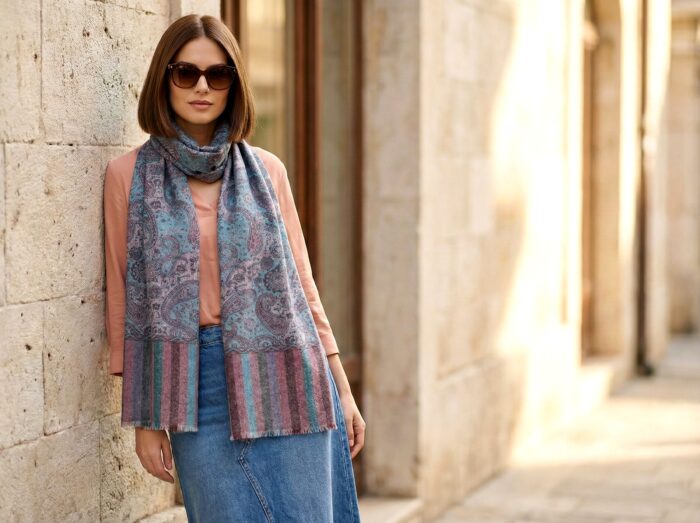 Pashimina indiana de cashmere estampado com listras azul e rosé