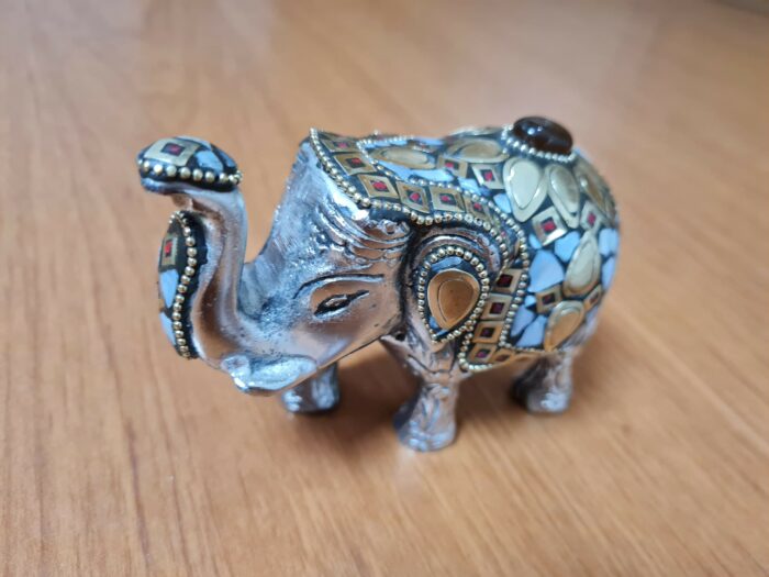 Elefante indiano de metal prateado mosaico de pedras naturais 12cm