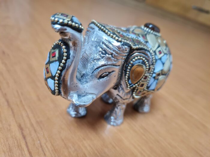 Elefante indiano de metal prateado mosaico de pedras naturais 12cm