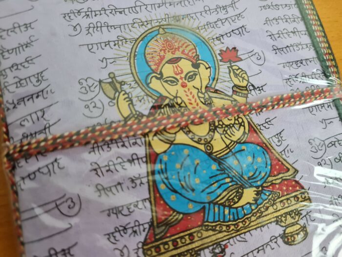 Caderno artesanal indiano estampa de Ganesha 20x15cm lilás claro