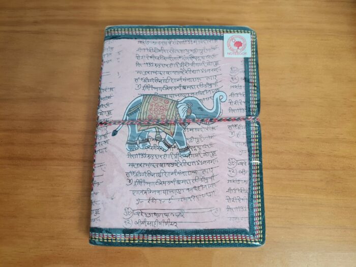 Caderno indiano artesanal (agenda), feito artesanalmente com estampa de Ganesha , medida 20x15cm (pintado a mão) rosa claro