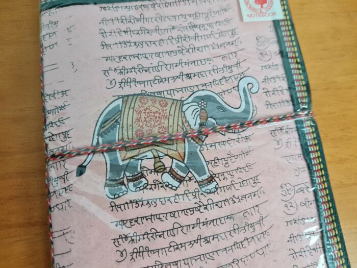 Caderno artesanal indiano estampa de elefante 20x15cm rosa claro