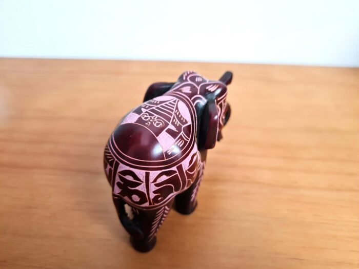 Elefante de pedra sabão pintado e esculpido a mão 9cm
